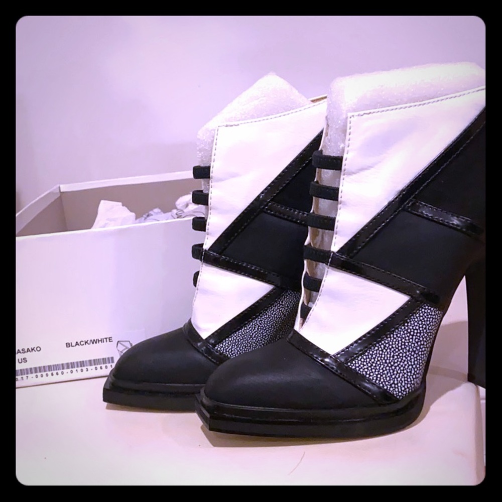 L.A.M.B Masako Black/white Gwen Stefani